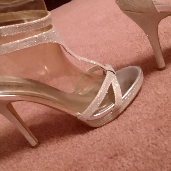 Silver heels - Picture 3 of 8